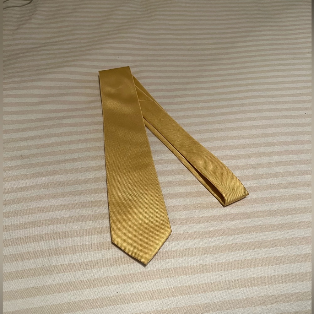 Yellow Van Heusen Tie